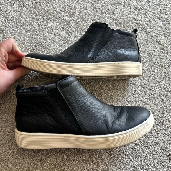 Sofft Britton Size 9.5 Ankle Boot Black Leather Casual Slip-On Bootie Sneaker - Picture 1 of 4